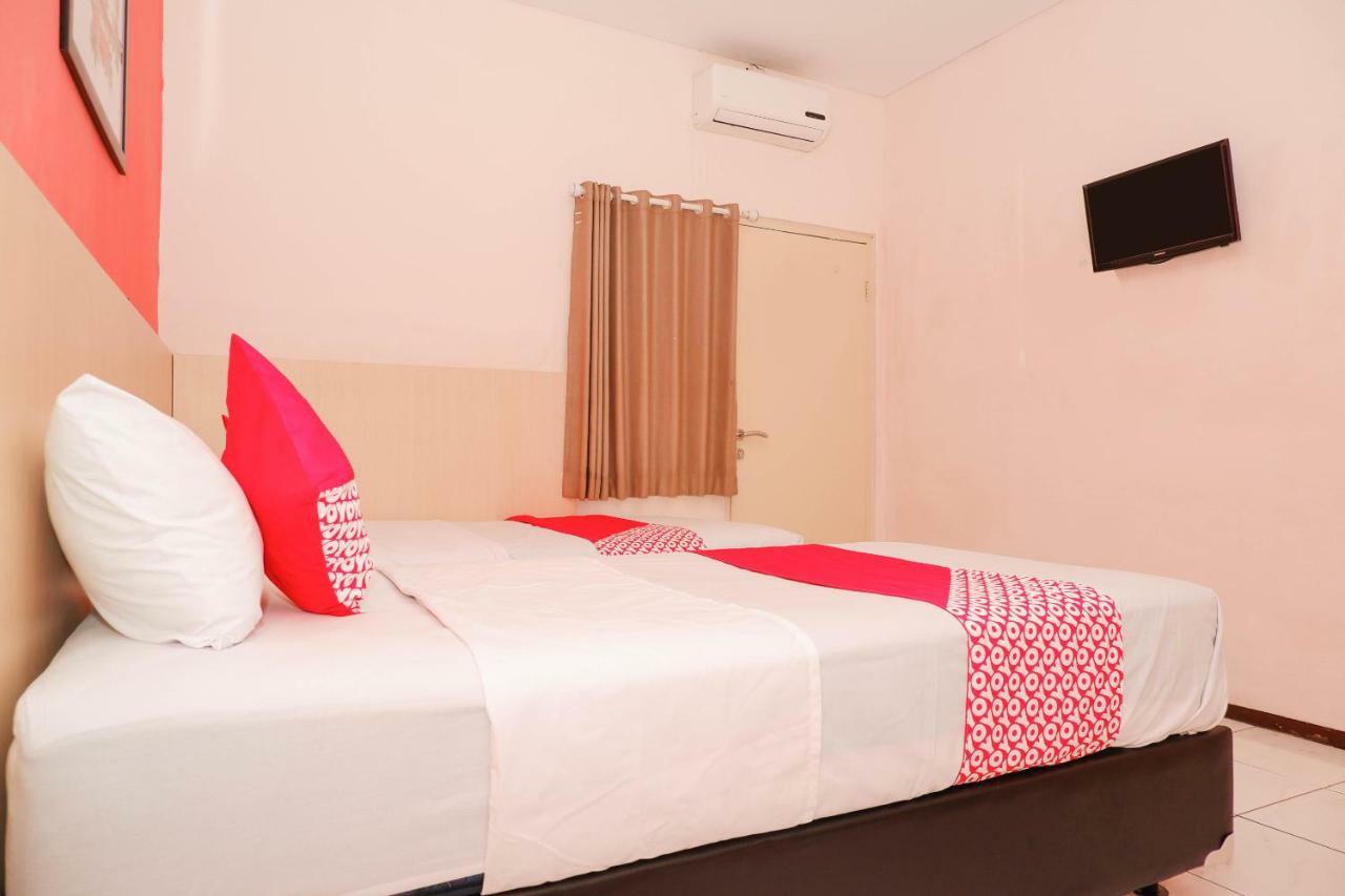 New Mira Hotel Semarang Exterior photo